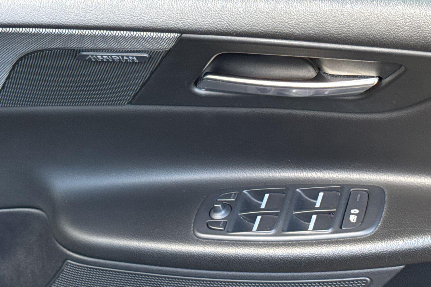 Used Jaguar XE 2016 for sale - 76714858: Photo 45