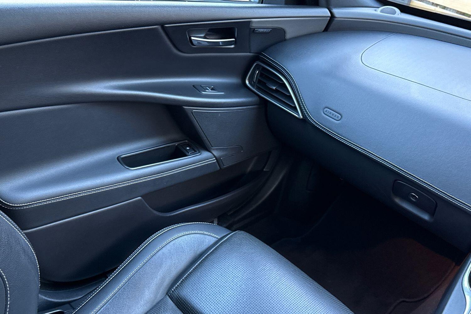 Used Jaguar XE 2016 for sale - 76714858: Photo 47