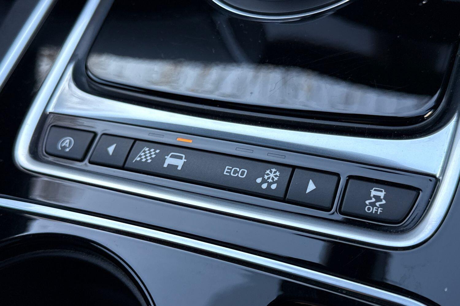 Used Jaguar XE 2016 for sale - 76714858: Photo 51