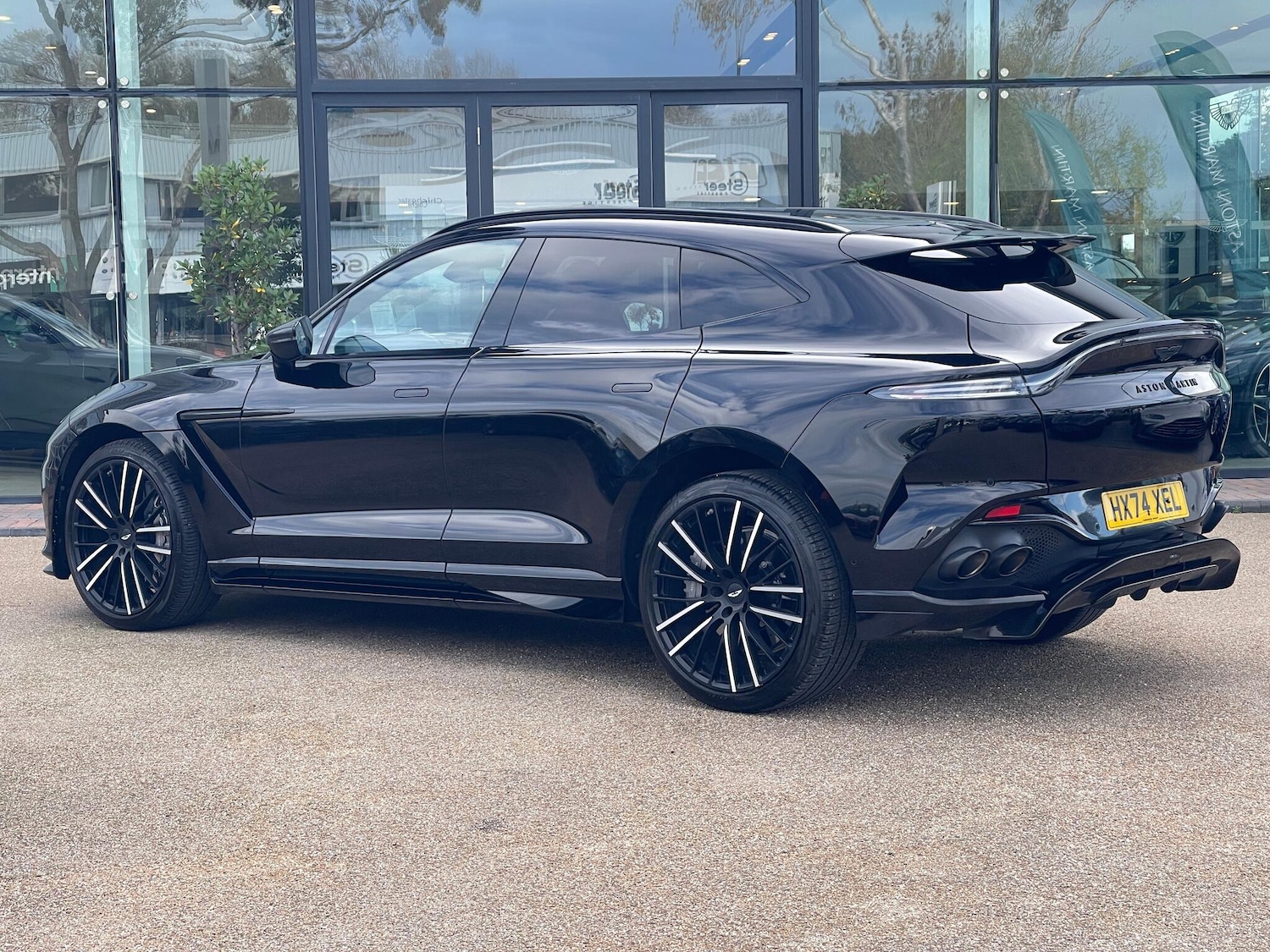 Used Aston Martin DBX 2024 for sale - 77130957: Photo 2