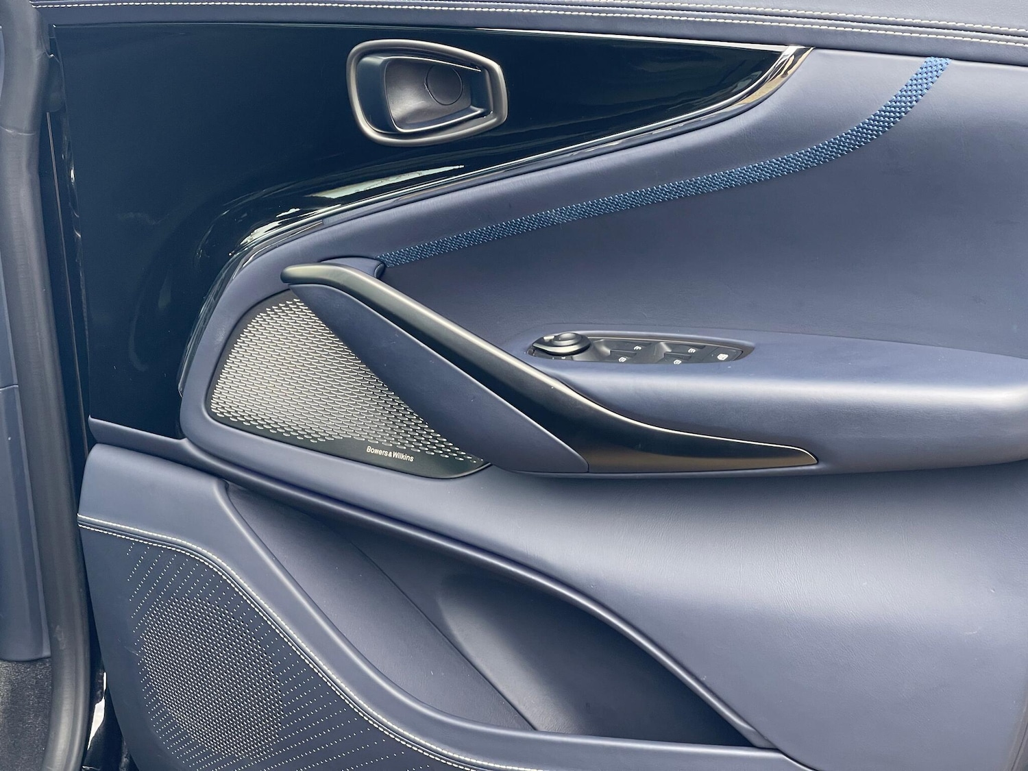 Used Aston Martin DBX 2024 for sale - 77130957: Photo 27