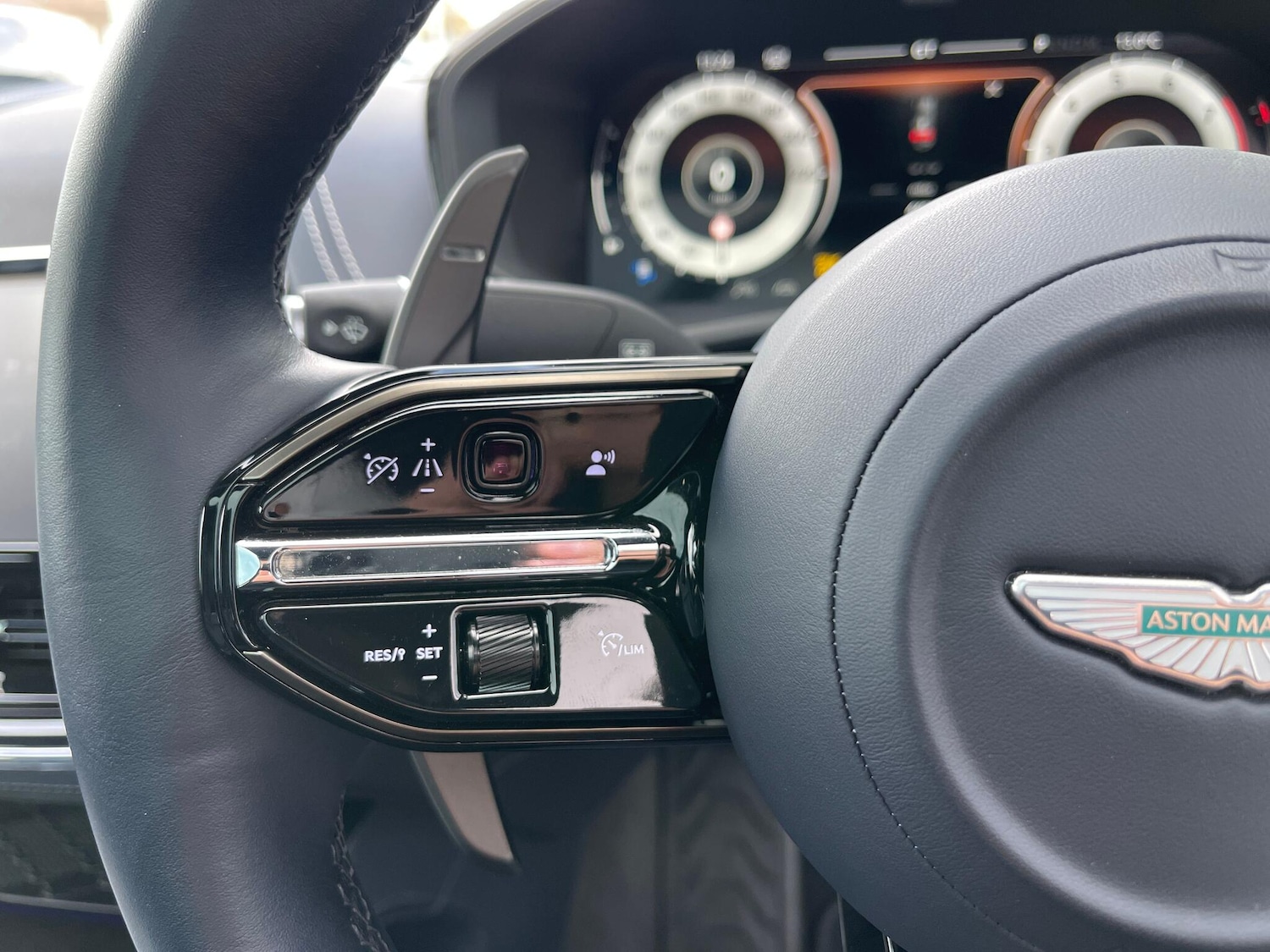 Used Aston Martin DBX 2024 for sale - 77130957: Photo 32