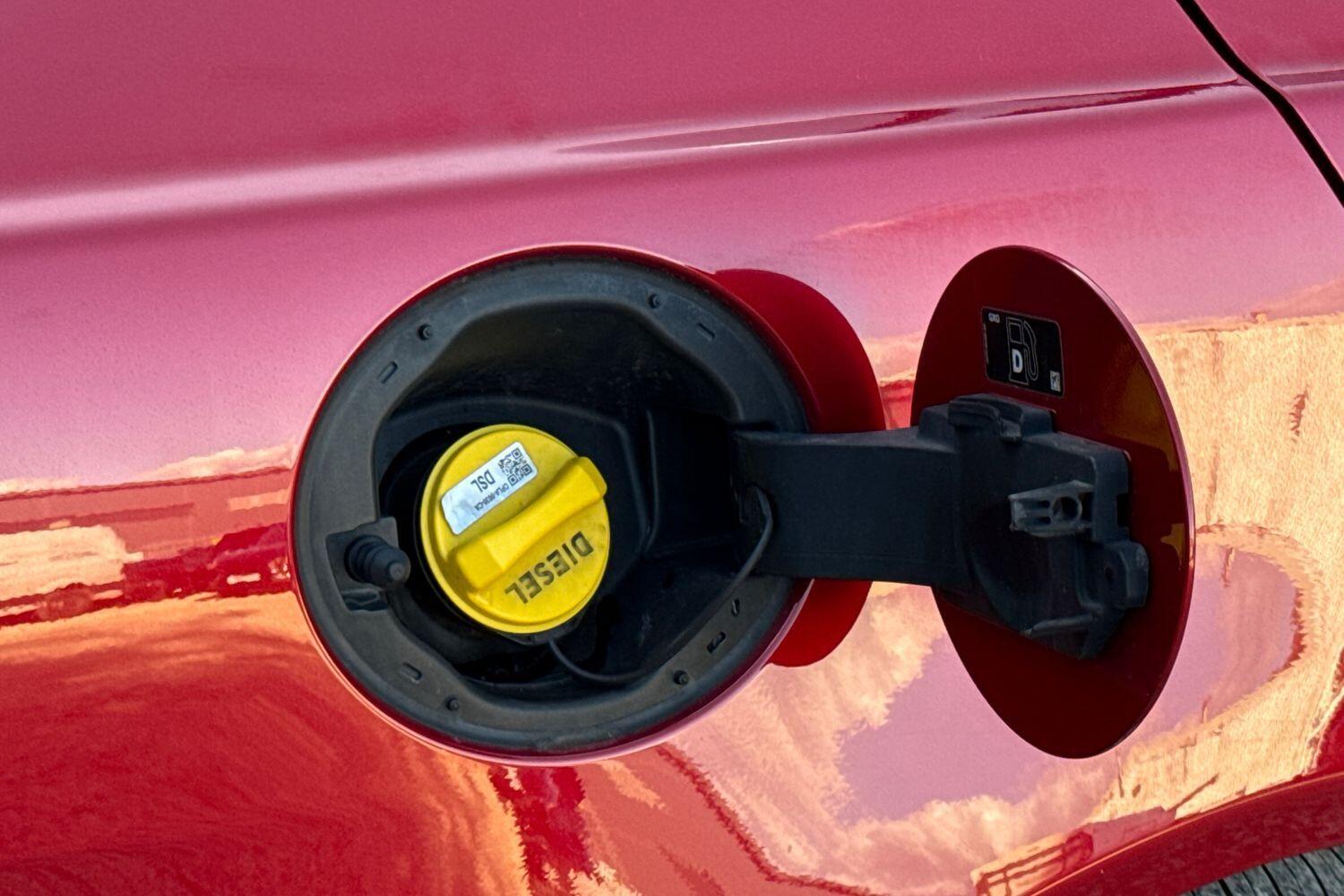 Used Jaguar XE 2016 for sale - 76550466: Photo 21