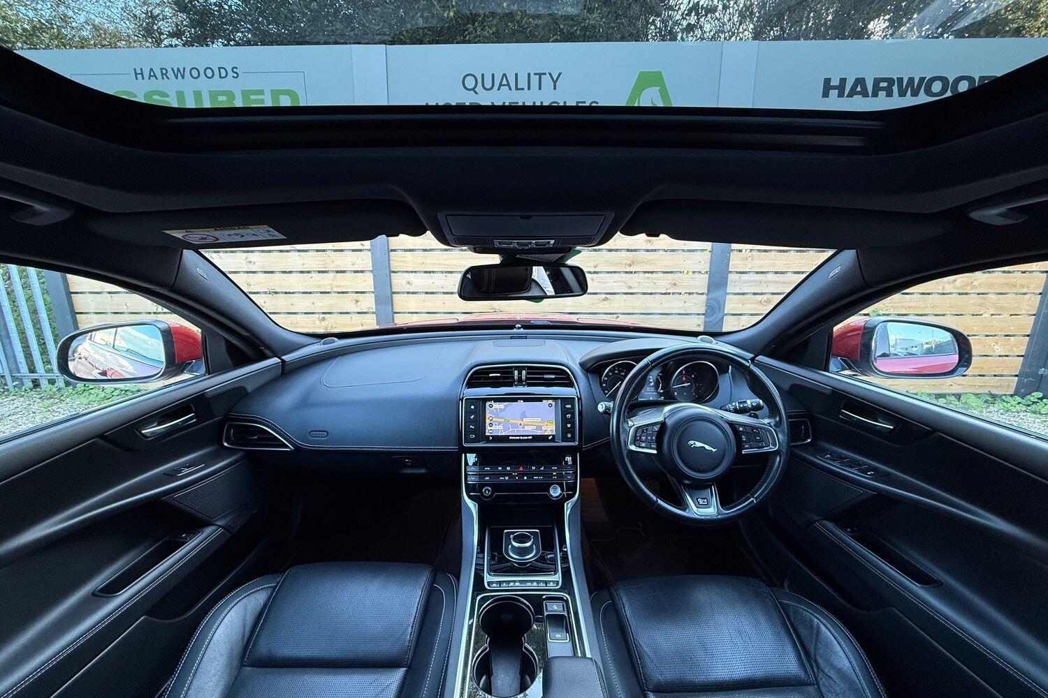 Used Jaguar XE 2016 for sale - 76550466: Photo 3