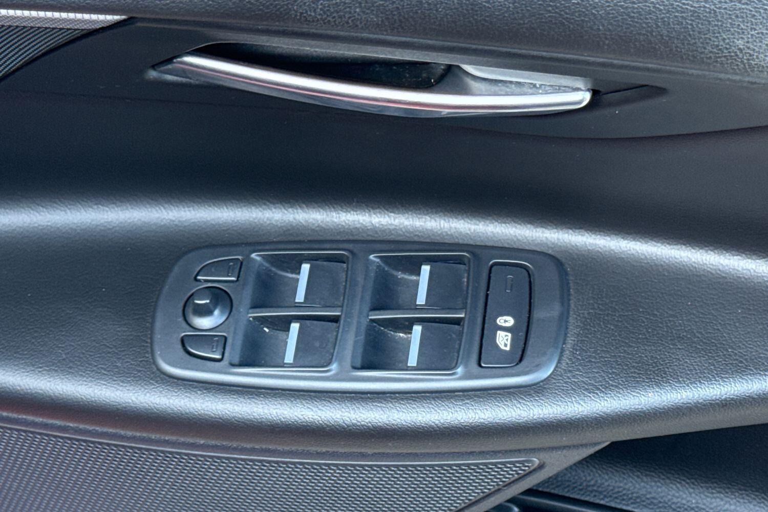 Used Jaguar XE 2016 for sale - 76550466: Photo 46