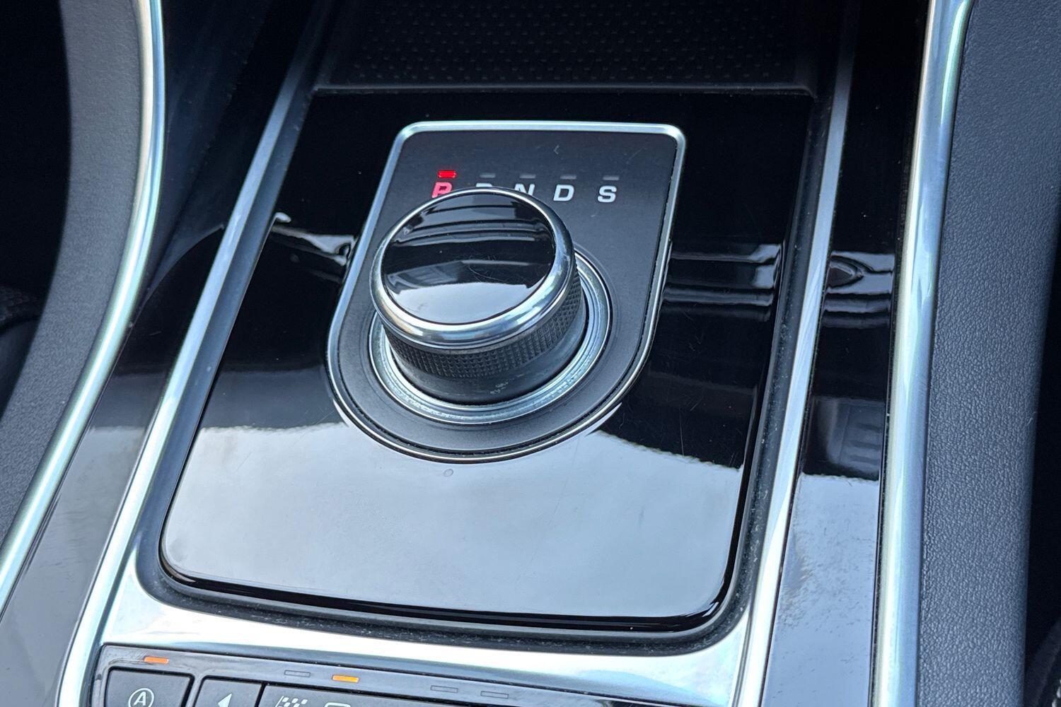 Used Jaguar XE 2016 for sale - 76550466: Photo 47