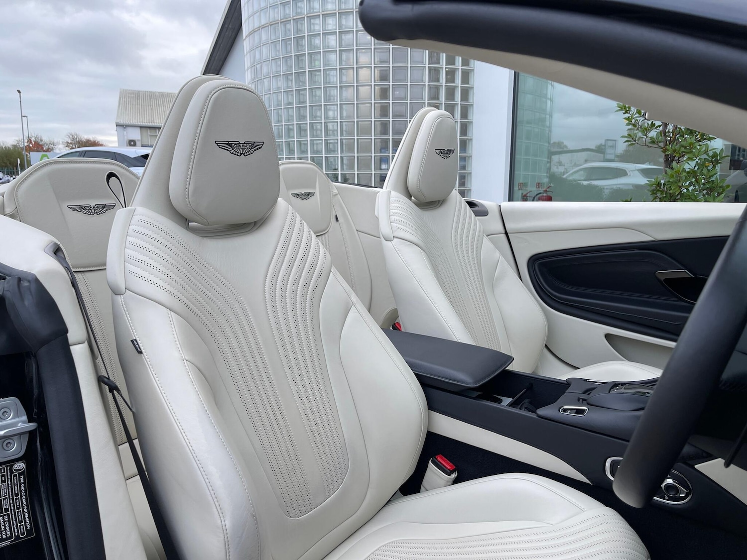 Used Aston Martin DB11 2021 for sale - 77155599: Photo 12