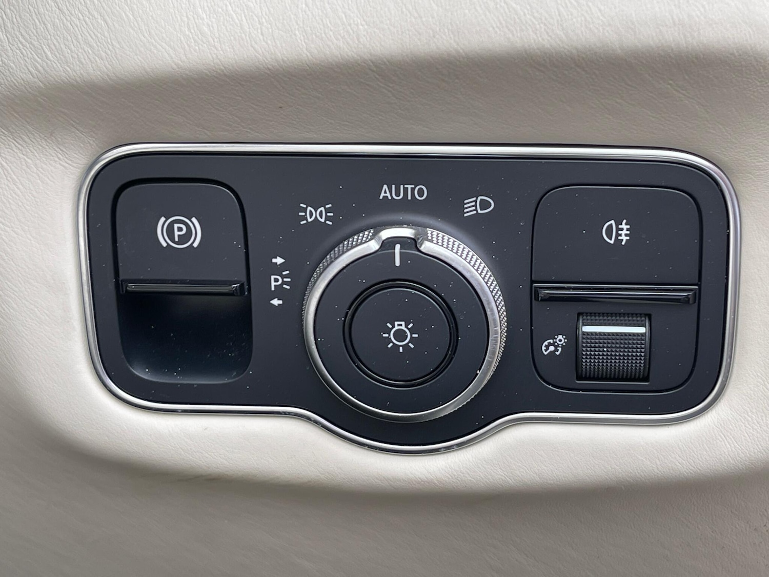 Used Aston Martin DB11 2021 for sale - 77155599: Photo 27