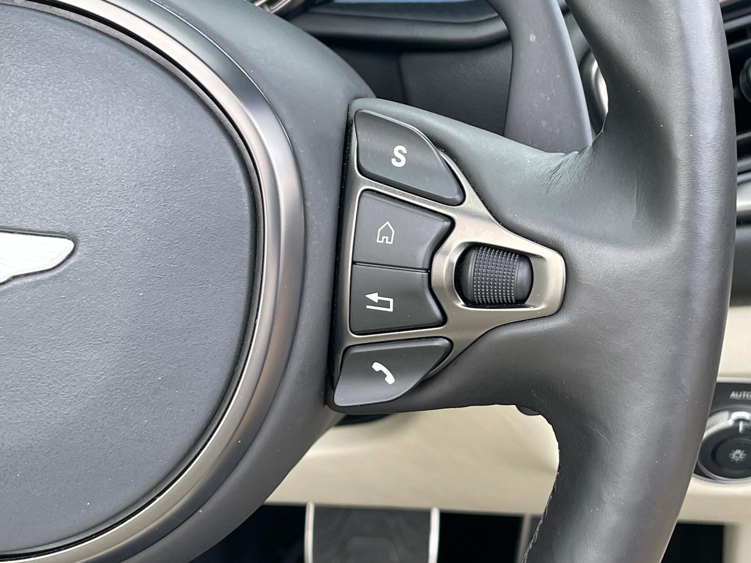 Used Aston Martin DB11 2021 for sale - 77155599: Photo 29