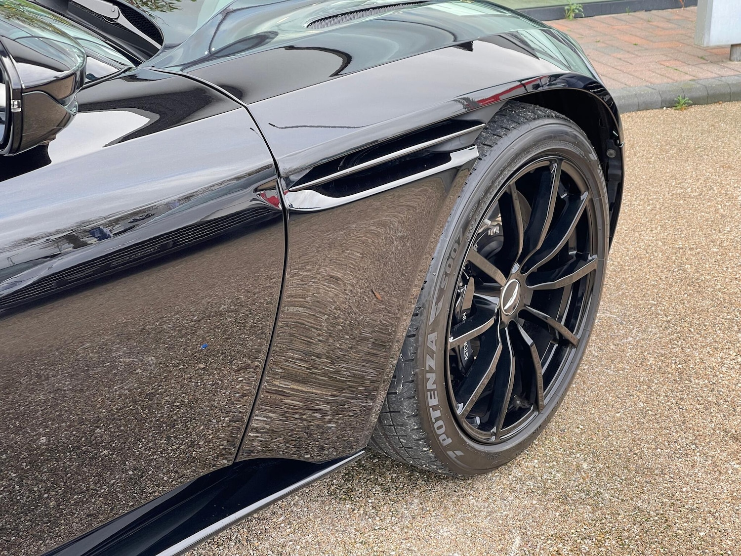 Used Aston Martin DB11 2021 for sale - 77155599: Photo 9