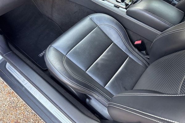 Used Jaguar XKR 2011 for sale - 76239668: Photo 34