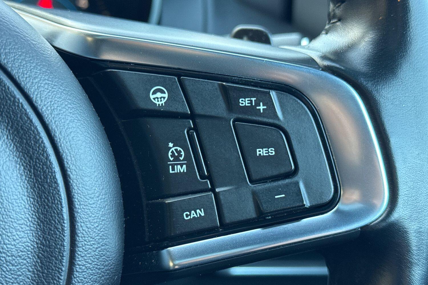Used Jaguar XE 2016 for sale - 76059689: Photo 40