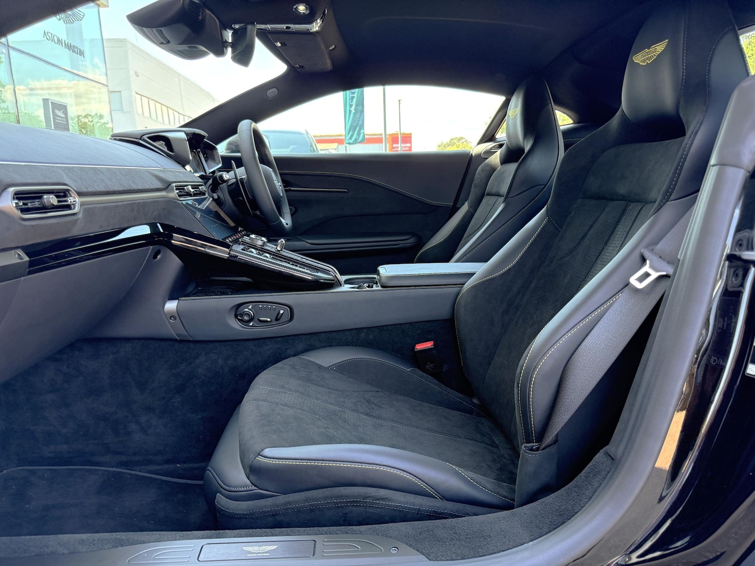 Used Aston Martin Vantage 2025 for sale - 77130884: Photo 12