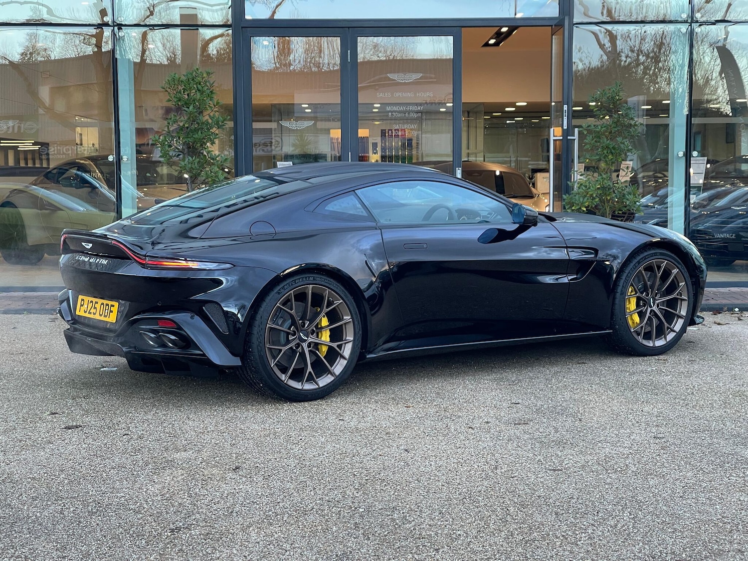 Used Aston Martin Vantage 2025 for sale - 77130884: Photo 2