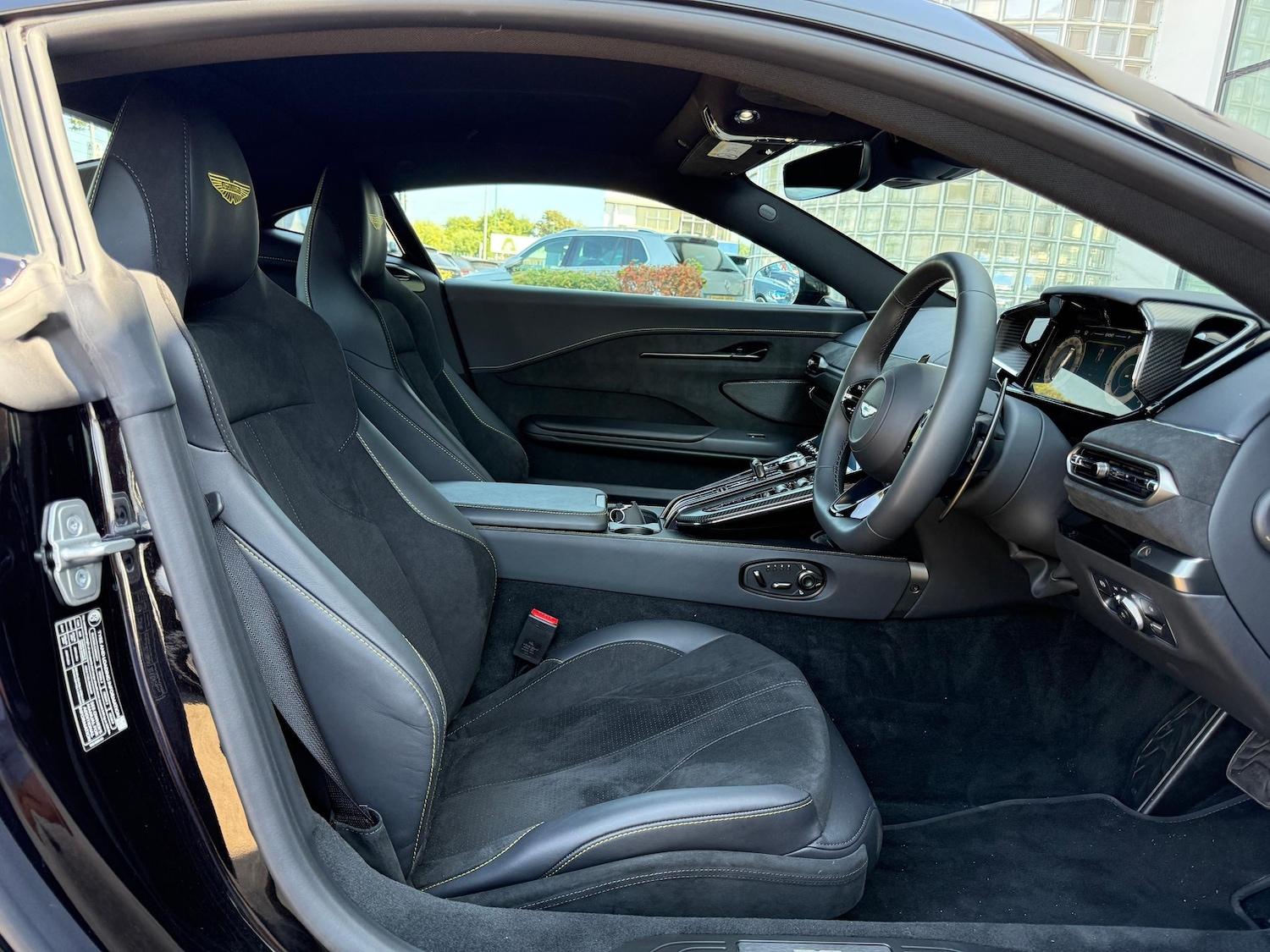 Used Aston Martin Vantage 2025 for sale - 77130884: Photo 25