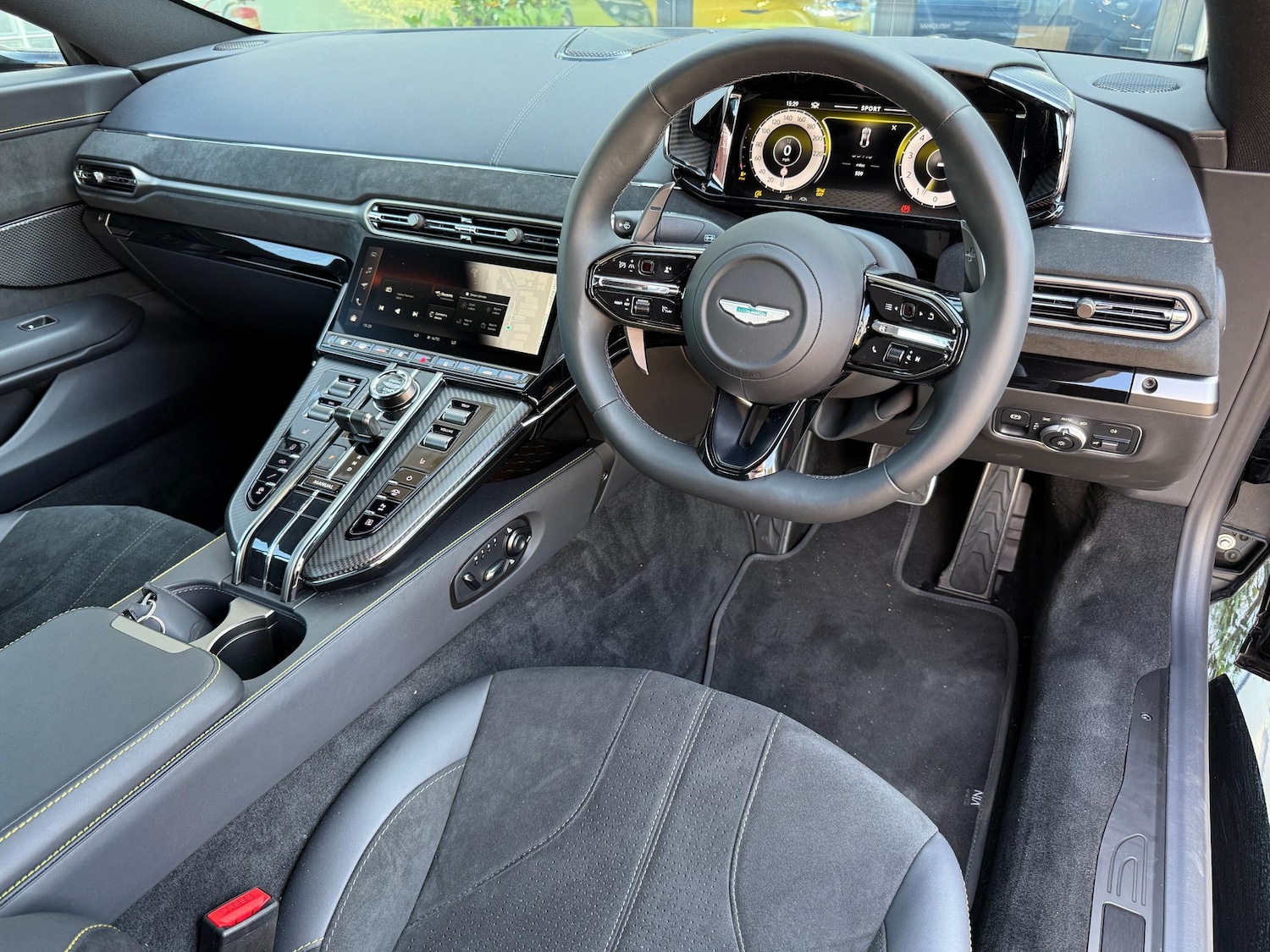 Used Aston Martin Vantage 2025 for sale - 77130884: Photo 3