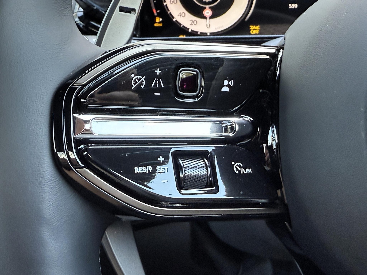 Used Aston Martin Vantage 2025 for sale - 77130884: Photo 34