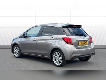 Used Toyota Yaris 2015 for sale - 78578999: Photo