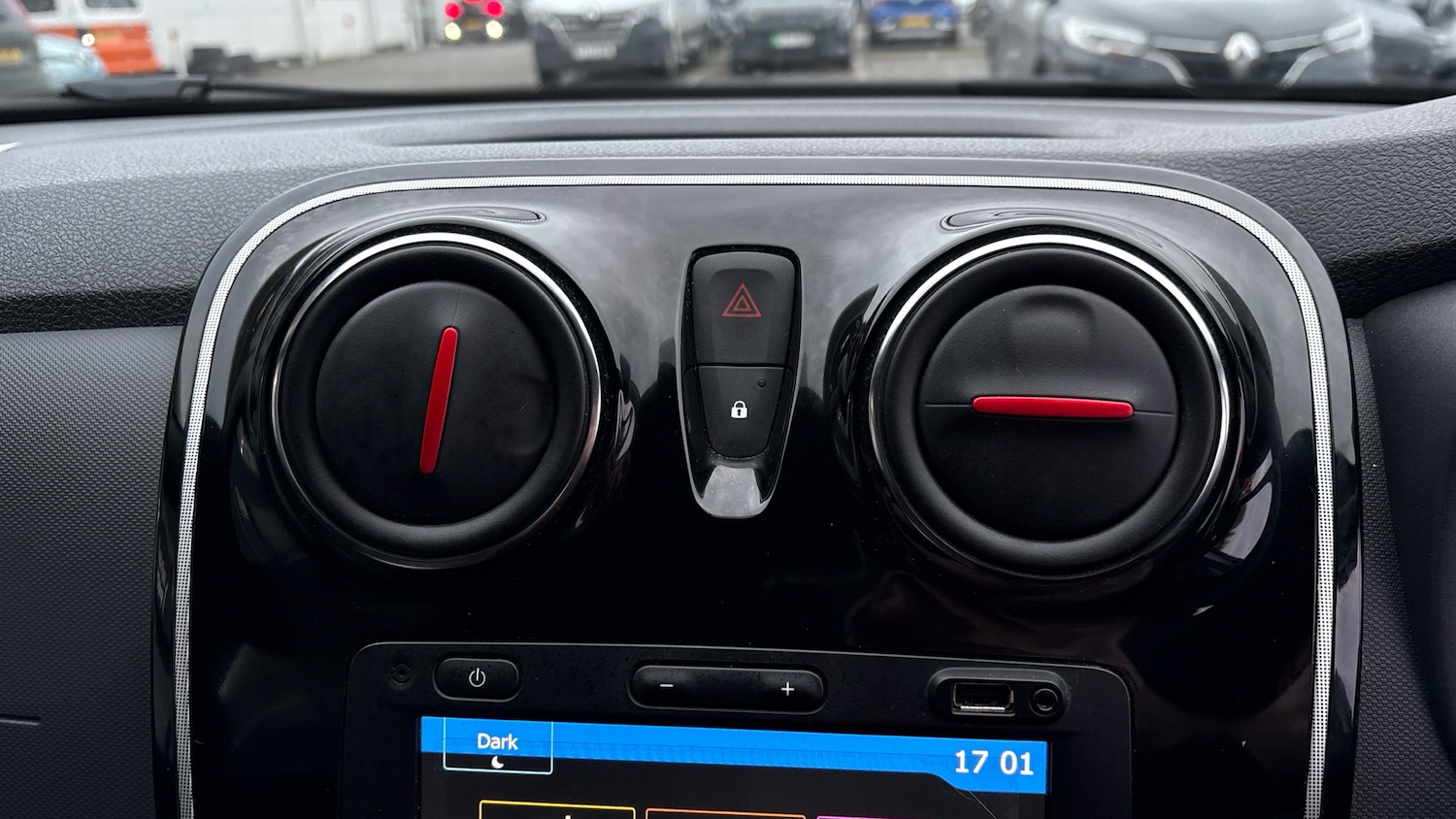 Used Dacia Sandero Stepway 2020 for sale - 77819560: Photo 25