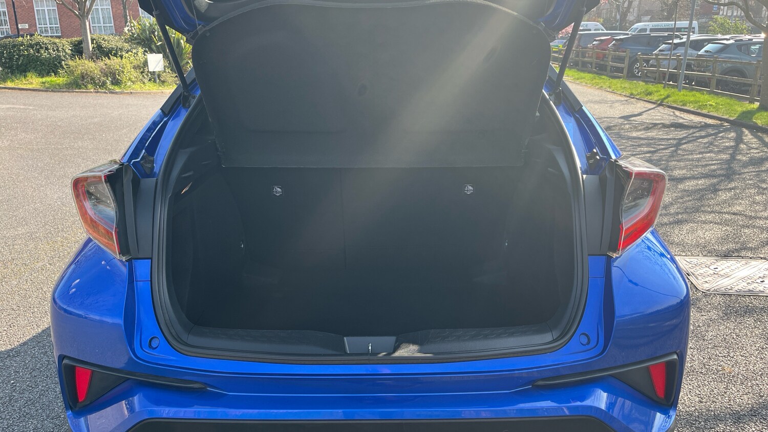 Used Toyota C-HR 2018 for sale - 77963047: Photo 4