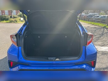 Used Toyota C-HR 2018 for sale - 77963047: Photo