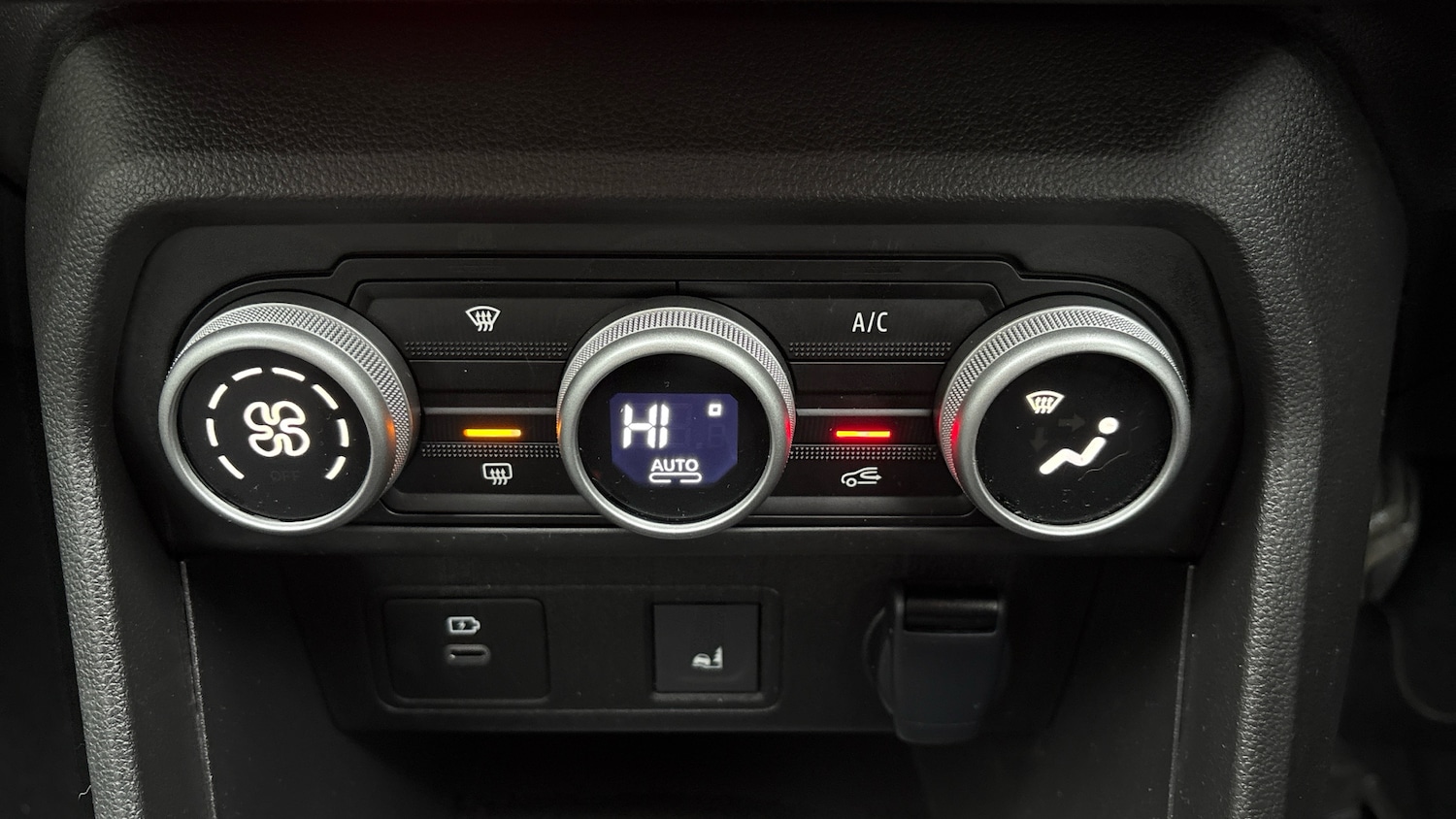 Used Dacia Sandero Stepway 2024 for sale - 77639113: Photo 27