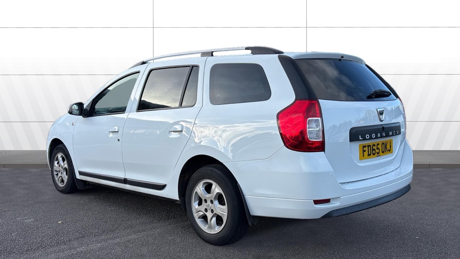 Used Dacia Logan MCV 2015 for sale - 76696880: Photo 2