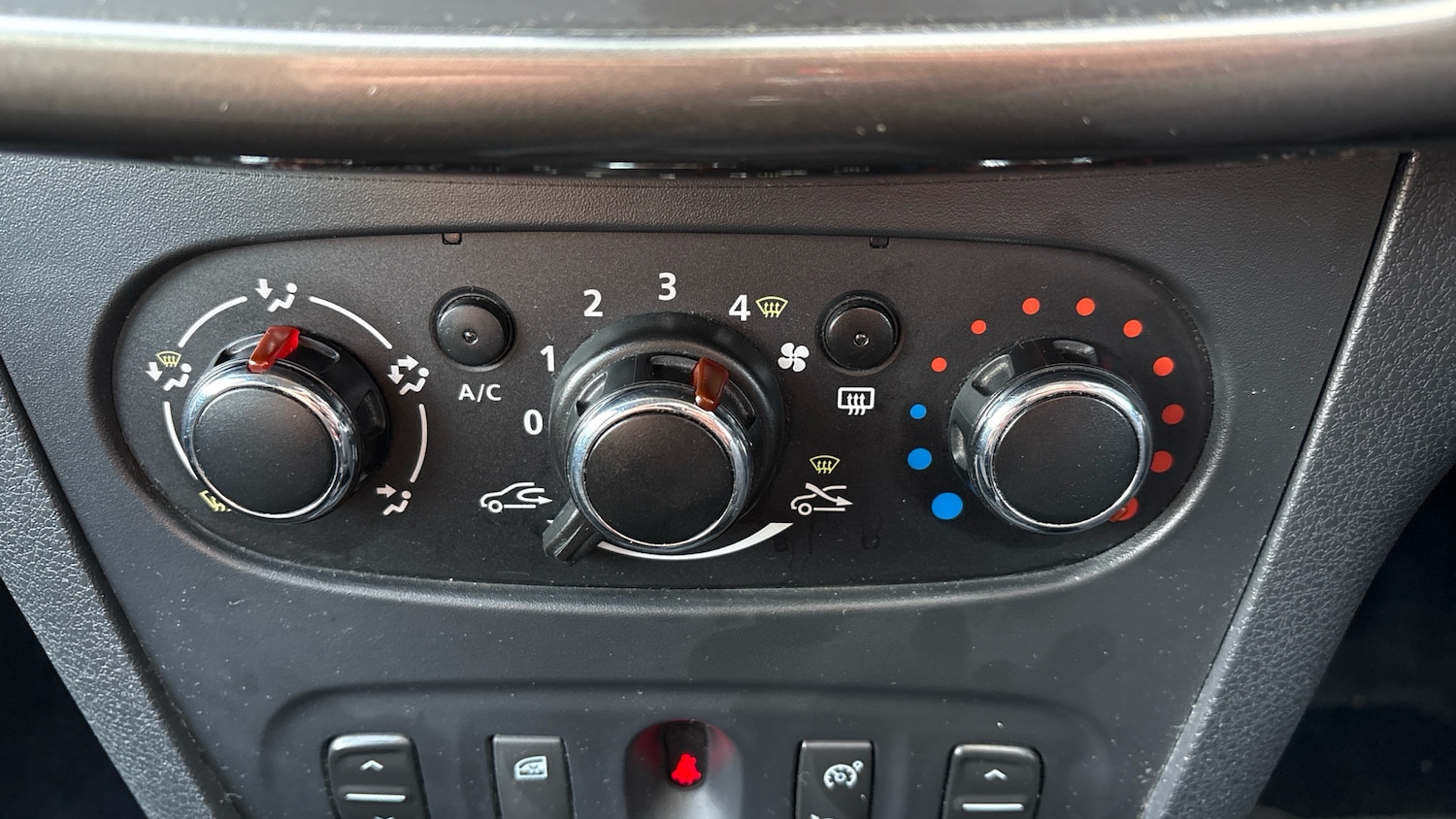 Used Dacia Logan MCV 2015 for sale - 76696880: Photo 28