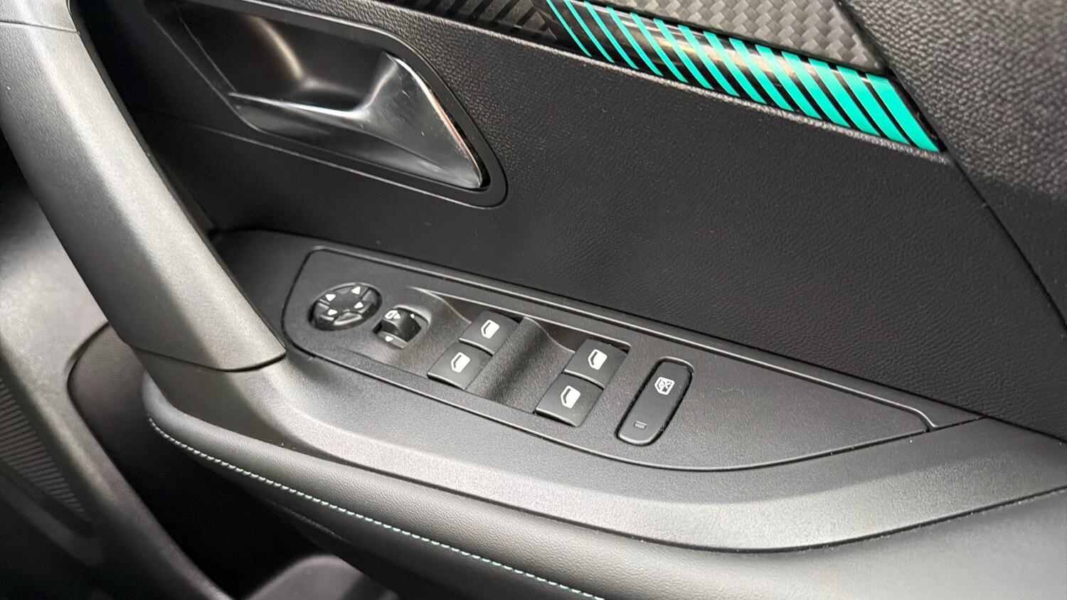 Used Peugeot 2008 2023 for sale - 76477798: Photo 24