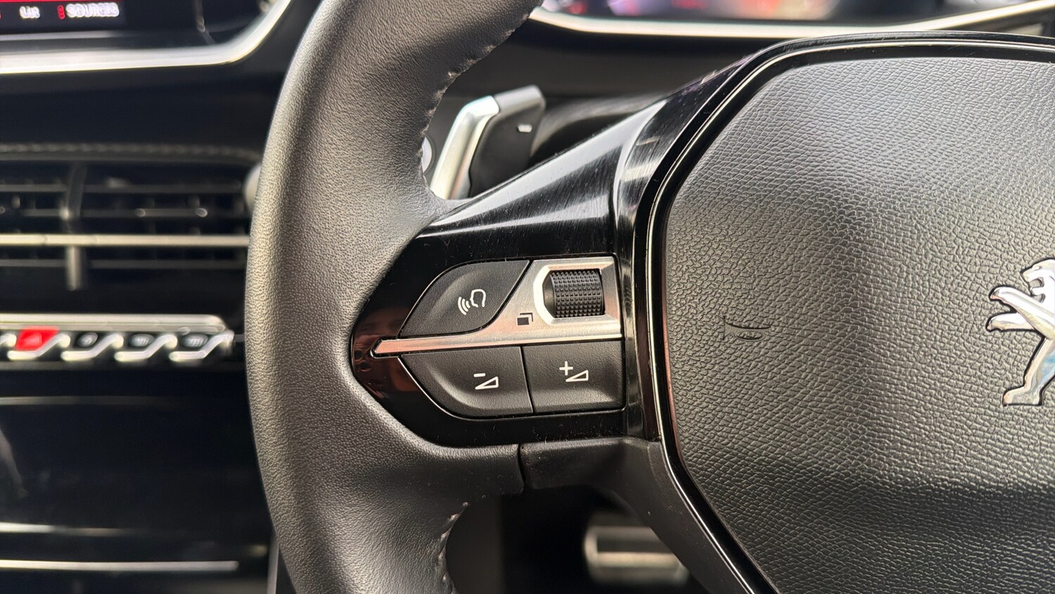 Used Peugeot 2008 2023 for sale - 76477798: Photo 27