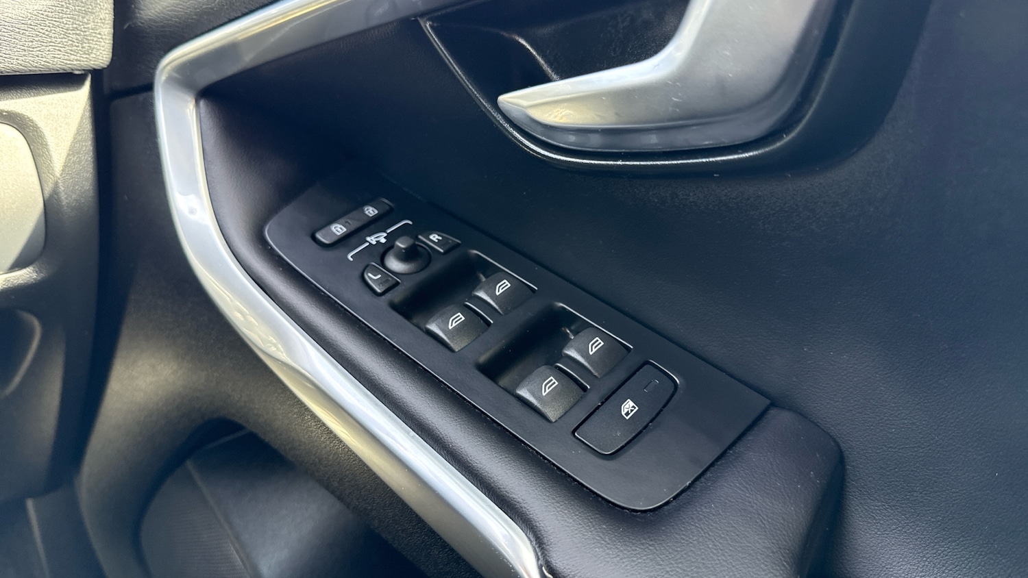 Used Volvo V40 2019 for sale - 76076273: Photo 25