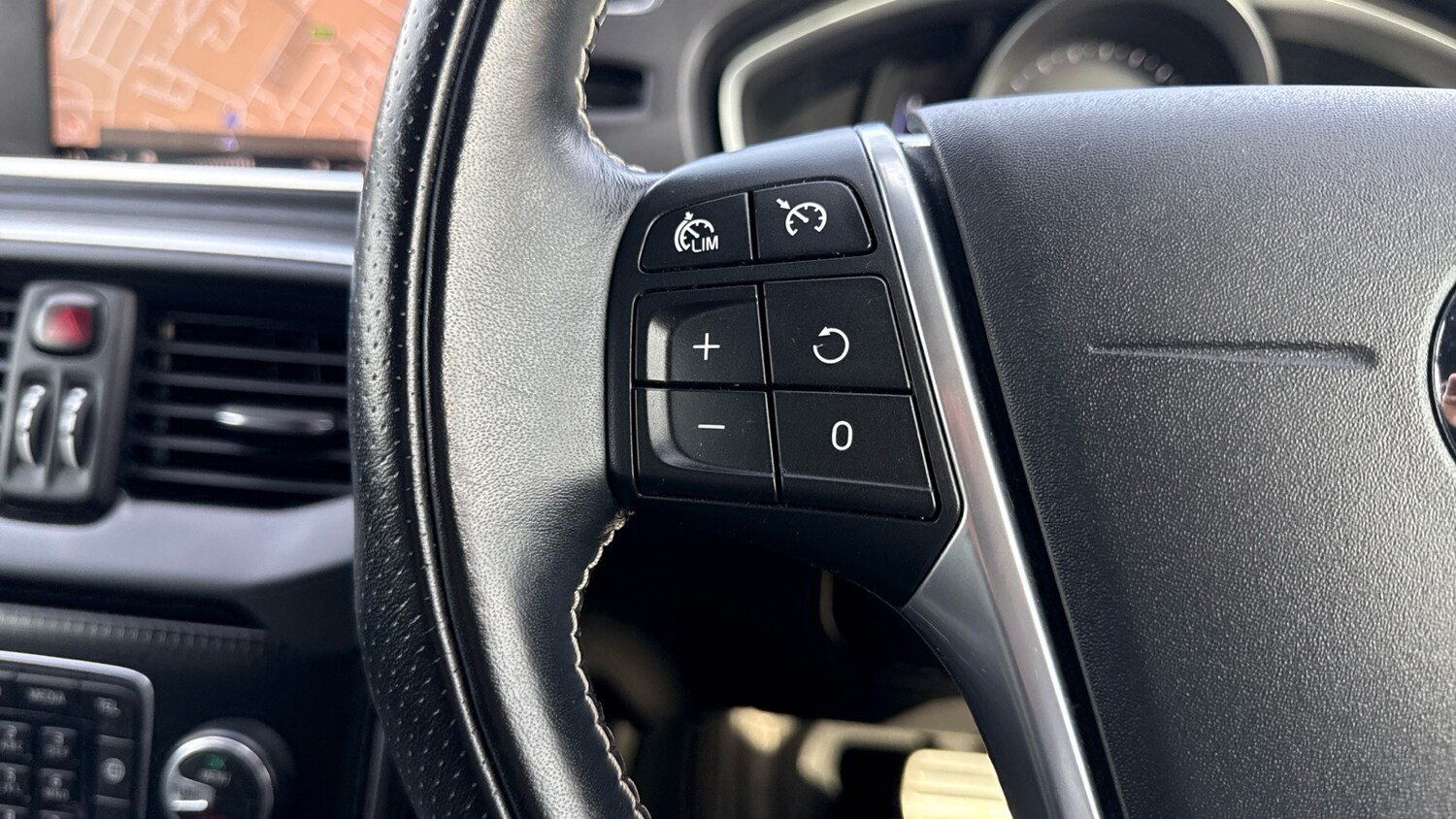 Used Volvo V40 2019 for sale - 76076273: Photo 28