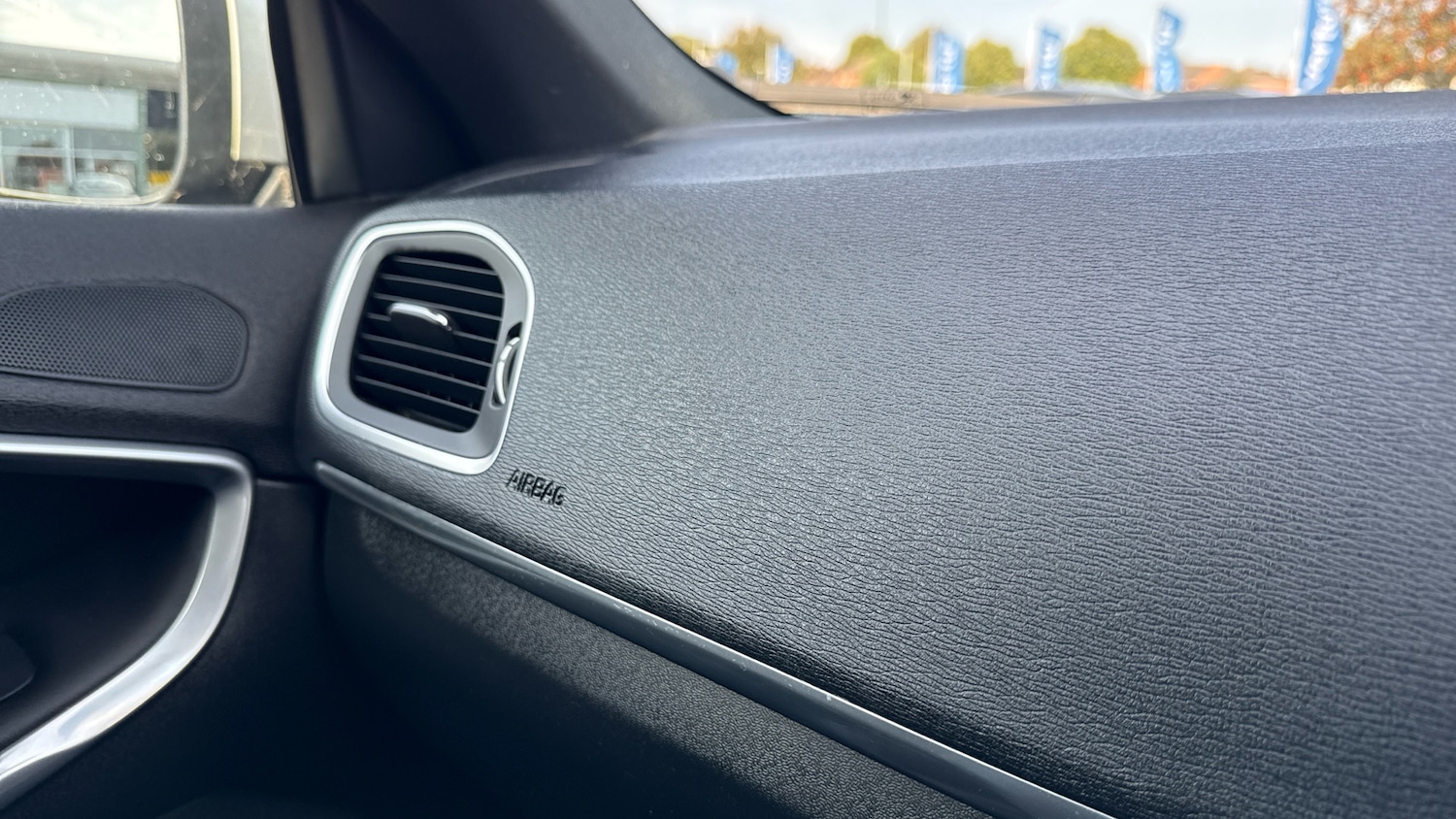 Used Volvo V40 2019 for sale - 76076273: Photo 35
