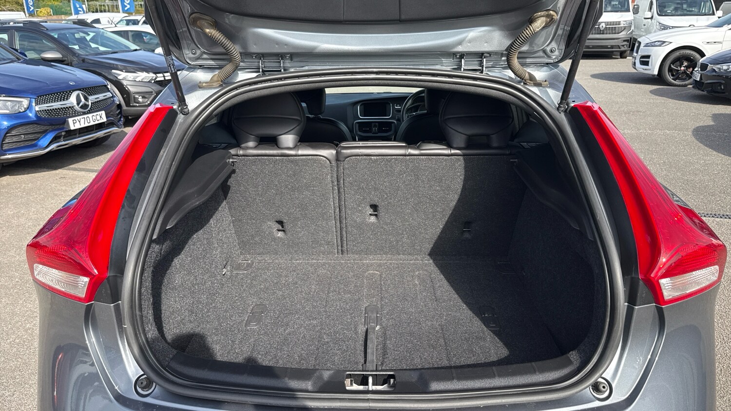 Used Volvo V40 2019 for sale - 76076273: Photo 4