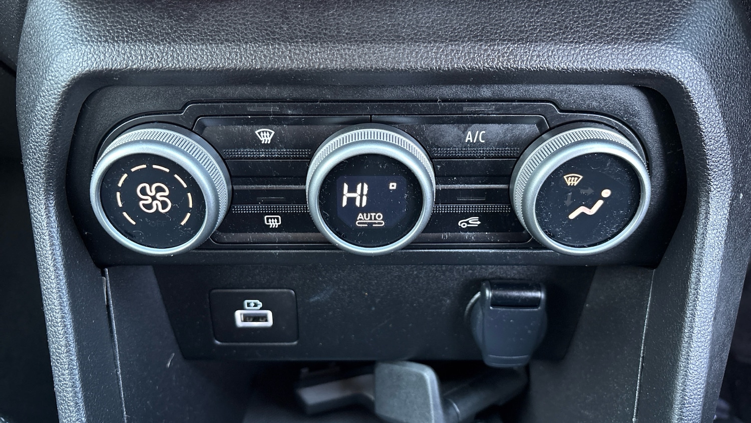 Used Dacia Jogger 2023 for sale - 76892846: Photo 30