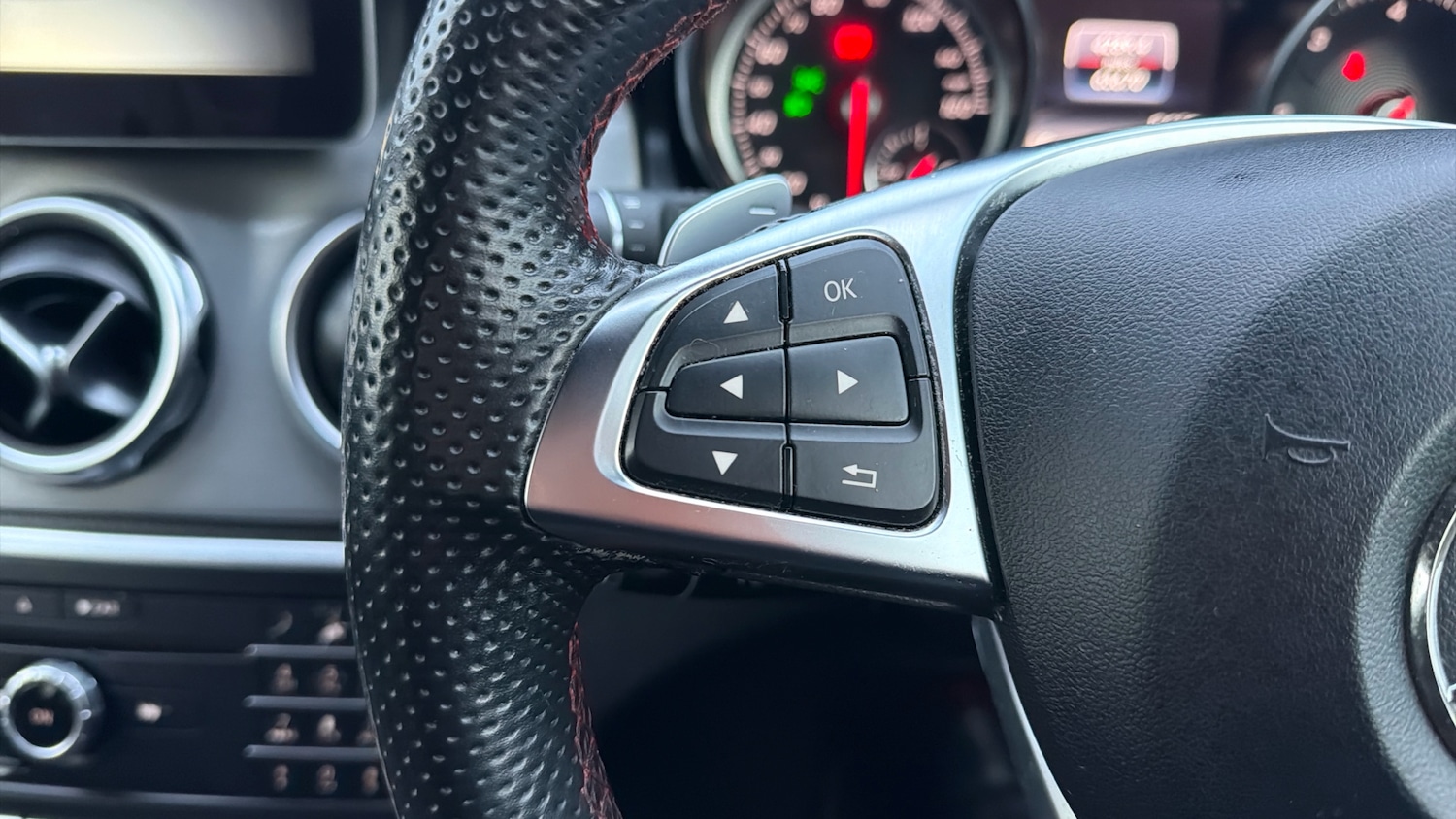 Used Mercedes-Benz GLA 2017 for sale - 76894351: Photo 25