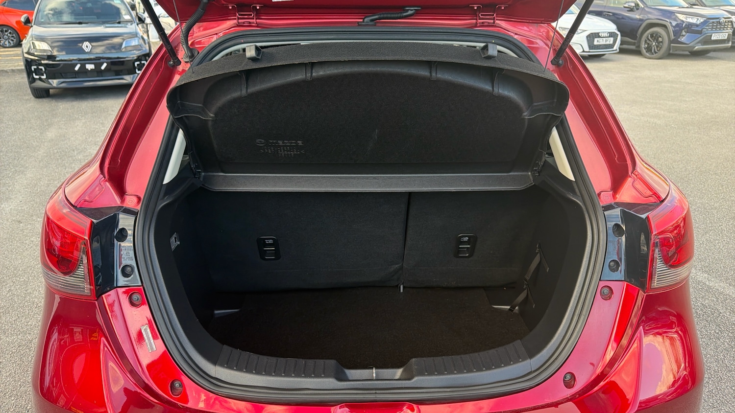 Used Mazda Mazda2 2019 for sale - 76393400: Photo 4