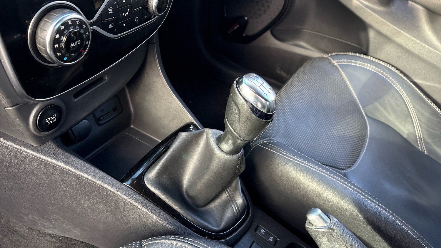 Used Renault Clio 2017 for sale - 76625605: Photo 13