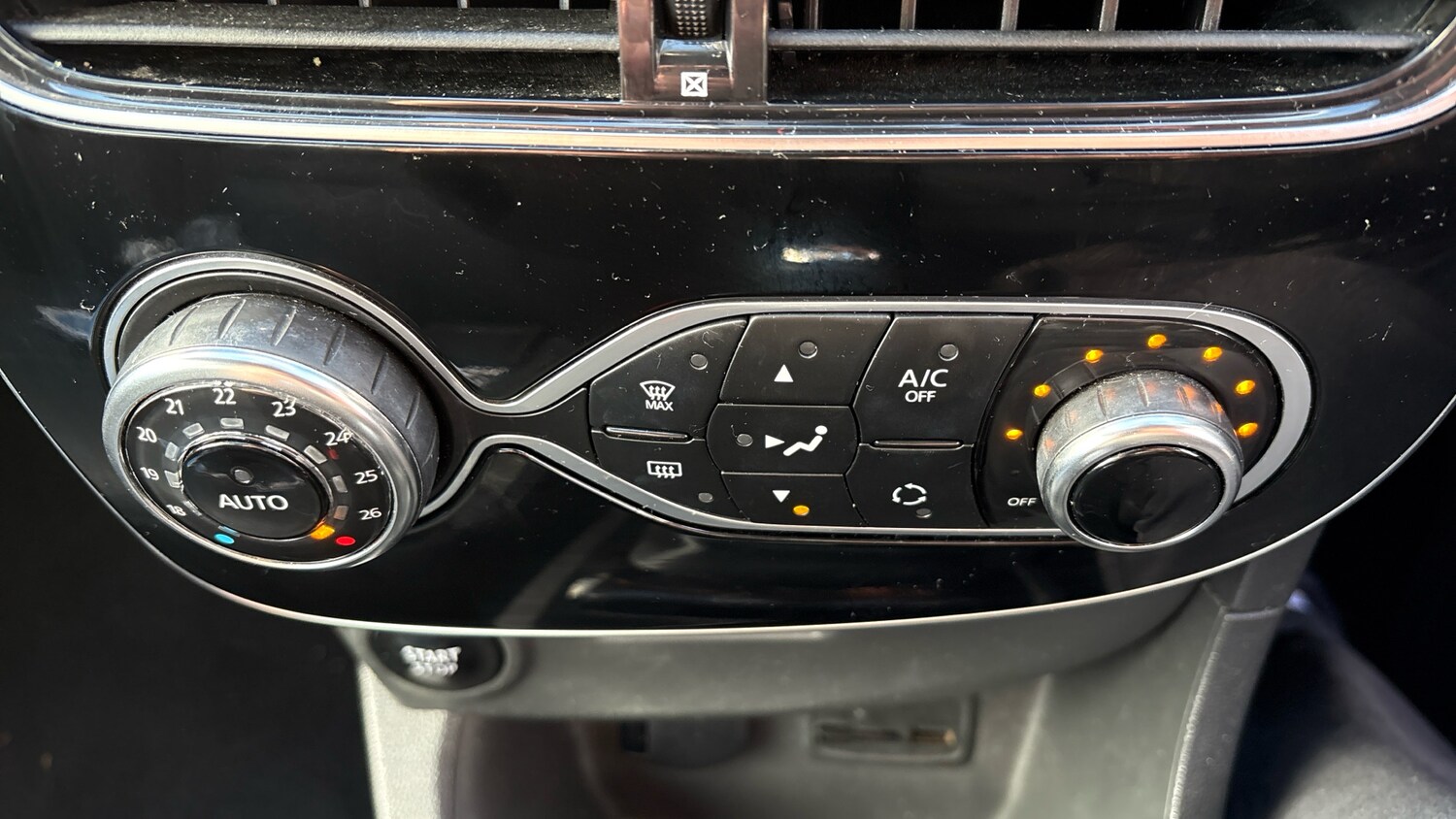 Used Renault Clio 2017 for sale - 76625605: Photo 28