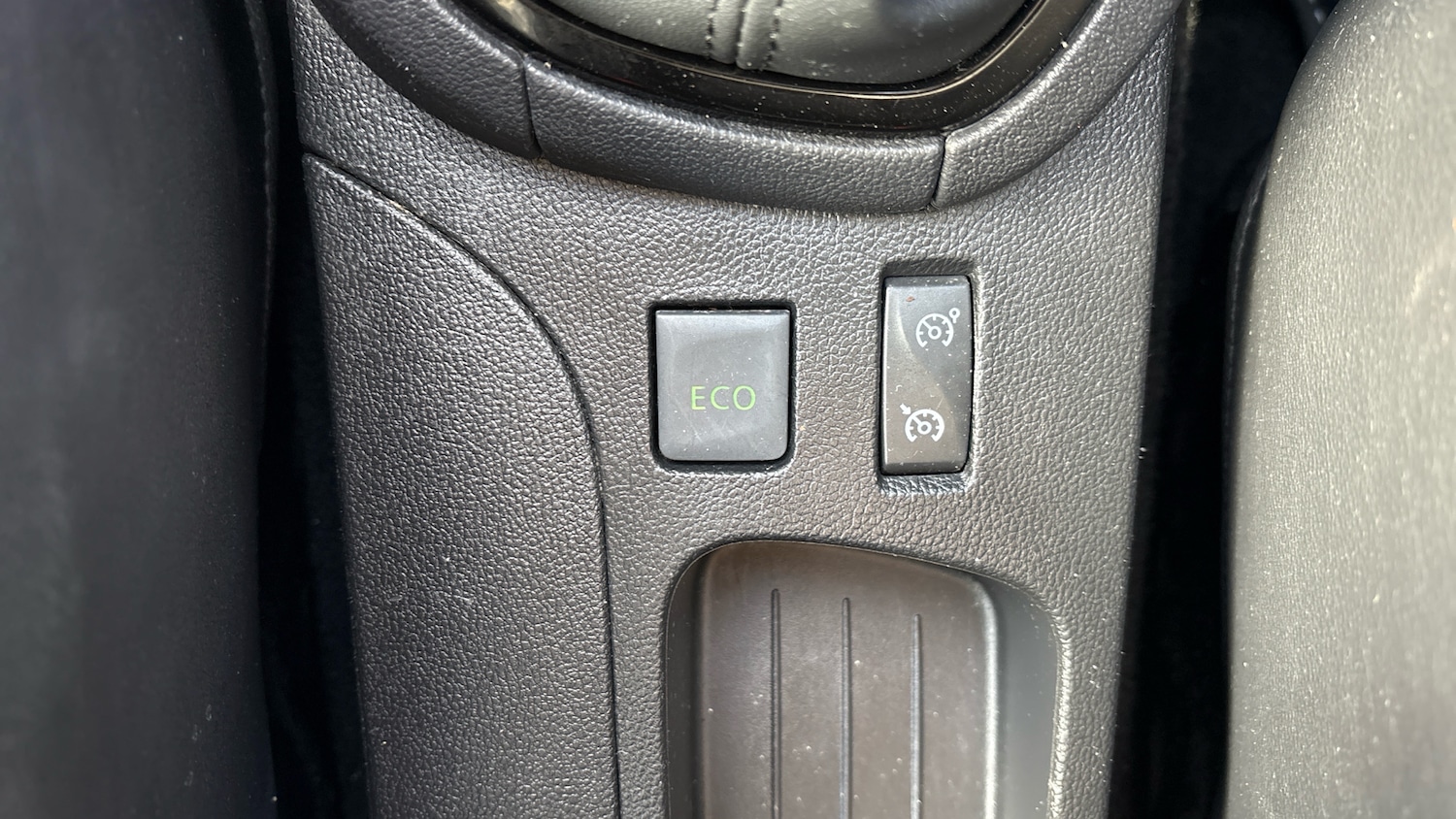 Used Renault Clio 2017 for sale - 76625605: Photo 32