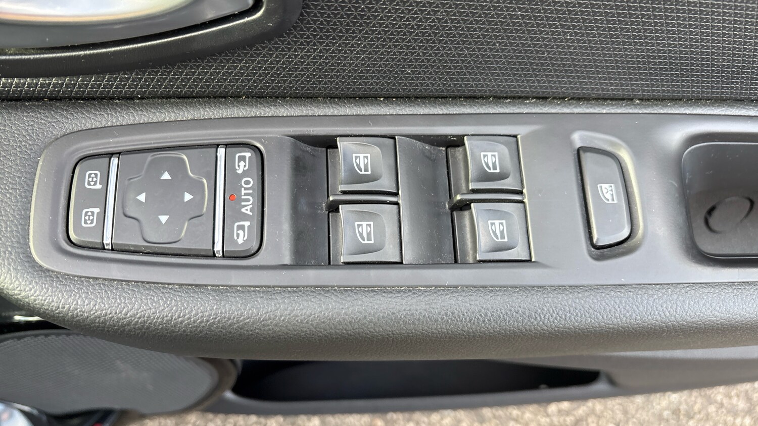 Used Renault Clio 2017 for sale - 76625605: Photo 43