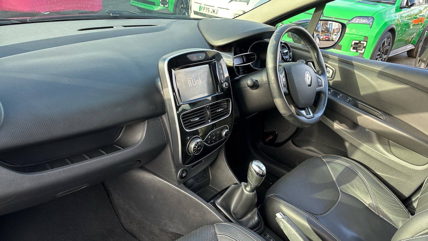 Used Renault Clio 2017 for sale - 76625605: Photo 9