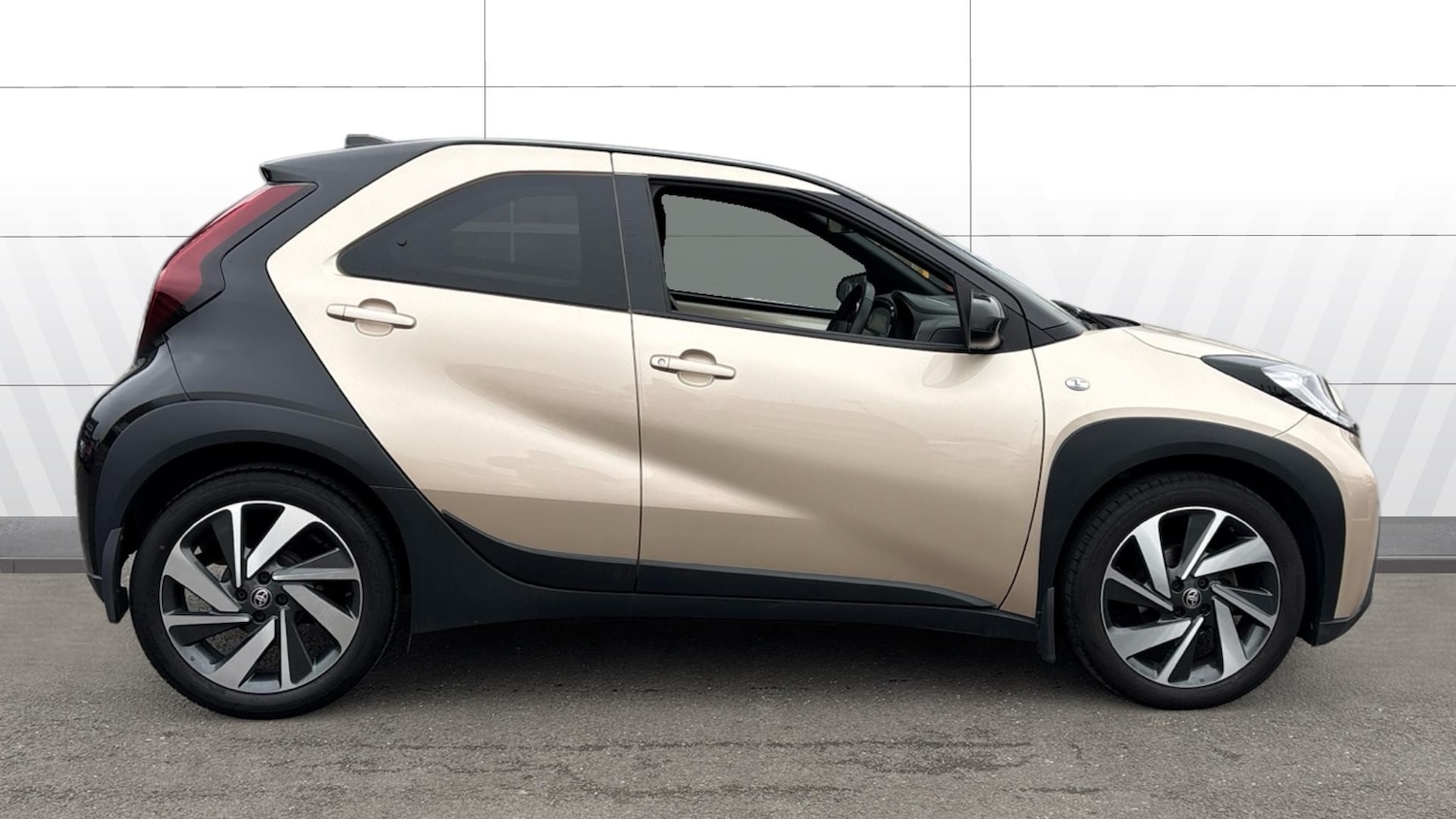 Used Toyota Aygo X 2023 for sale - 77460169: Photo 5