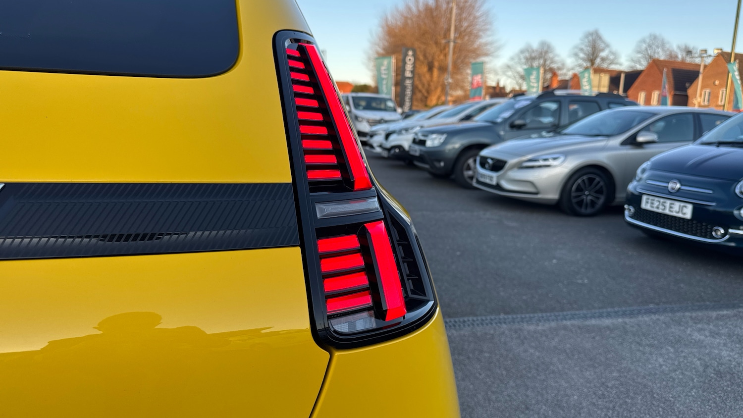 Used Renault 5 2025 for sale - 77963063: Photo 32