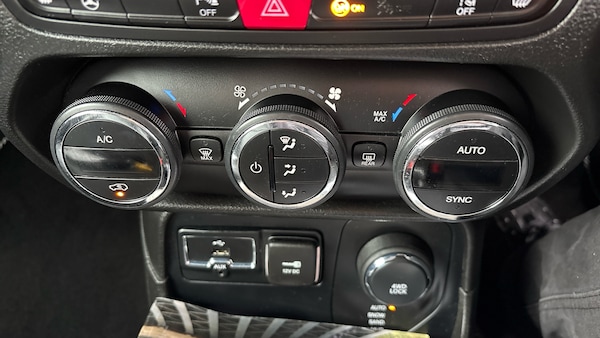Used Jeep Renegade 2016 for sale - 76319995: Photo 26