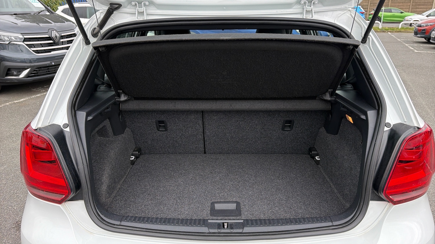 Used Volkswagen Polo 2014 for sale - 78212220: Photo 4