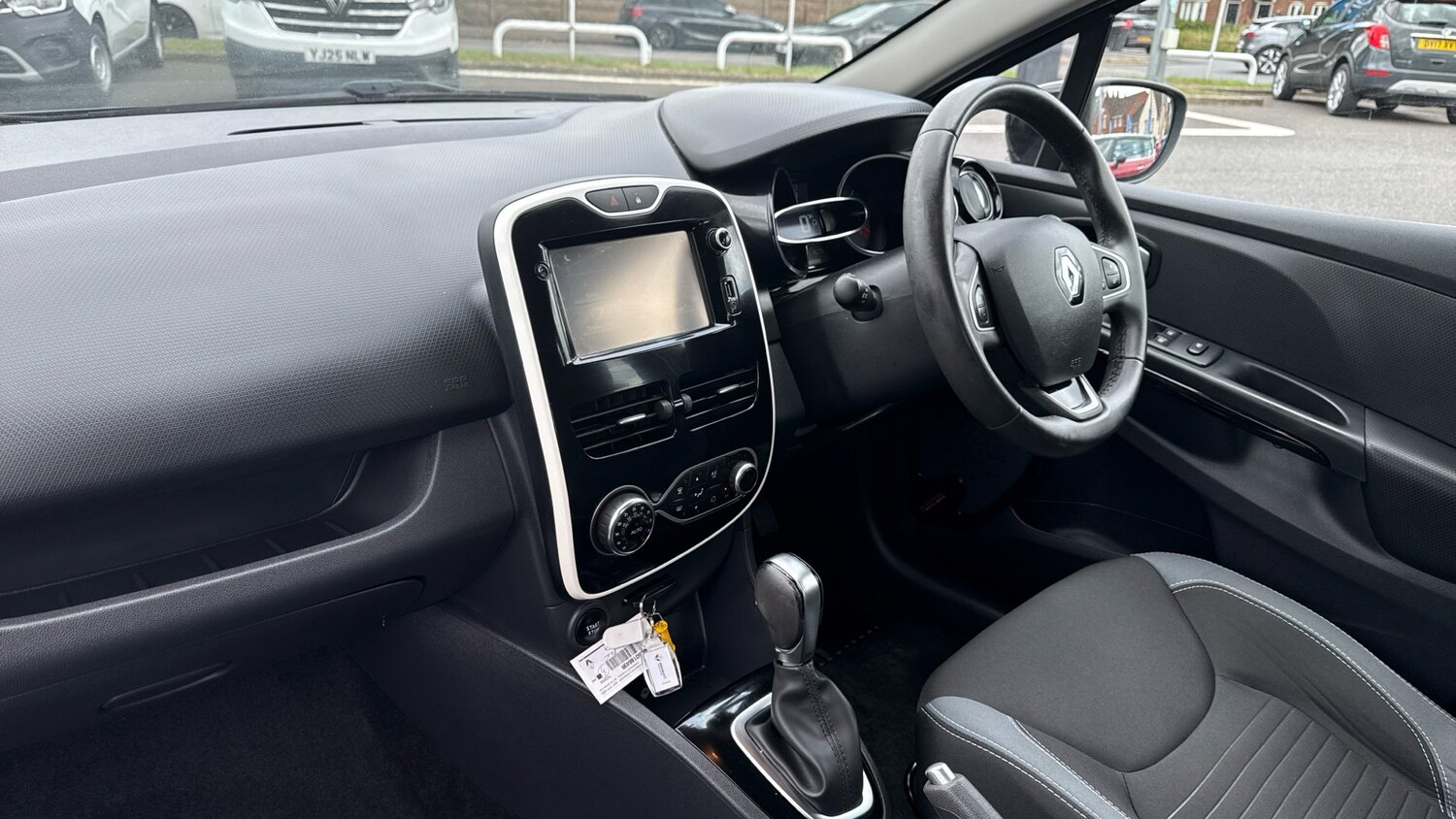 2016 Renault Clio 1.5 dCi 90 Dynamique S Nav 5dr Auto Diesel Hatchback Hatchback - Picture 9 of 24