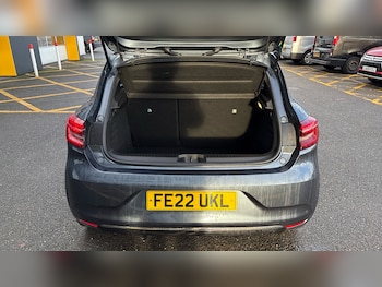 Used Renault Clio 2022 for sale - 76948871: Photo