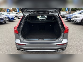 Used Volvo V60 2020 for sale - 76265859: Photo