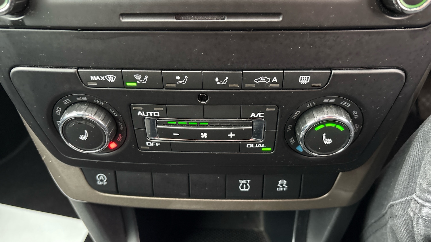 Used Skoda Yeti 2015 for sale - 77340244: Photo 29